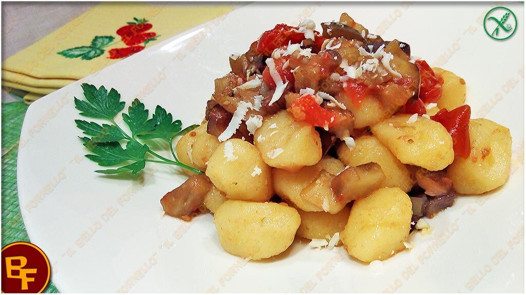 Gnocchi di patate con sugo di melanzane