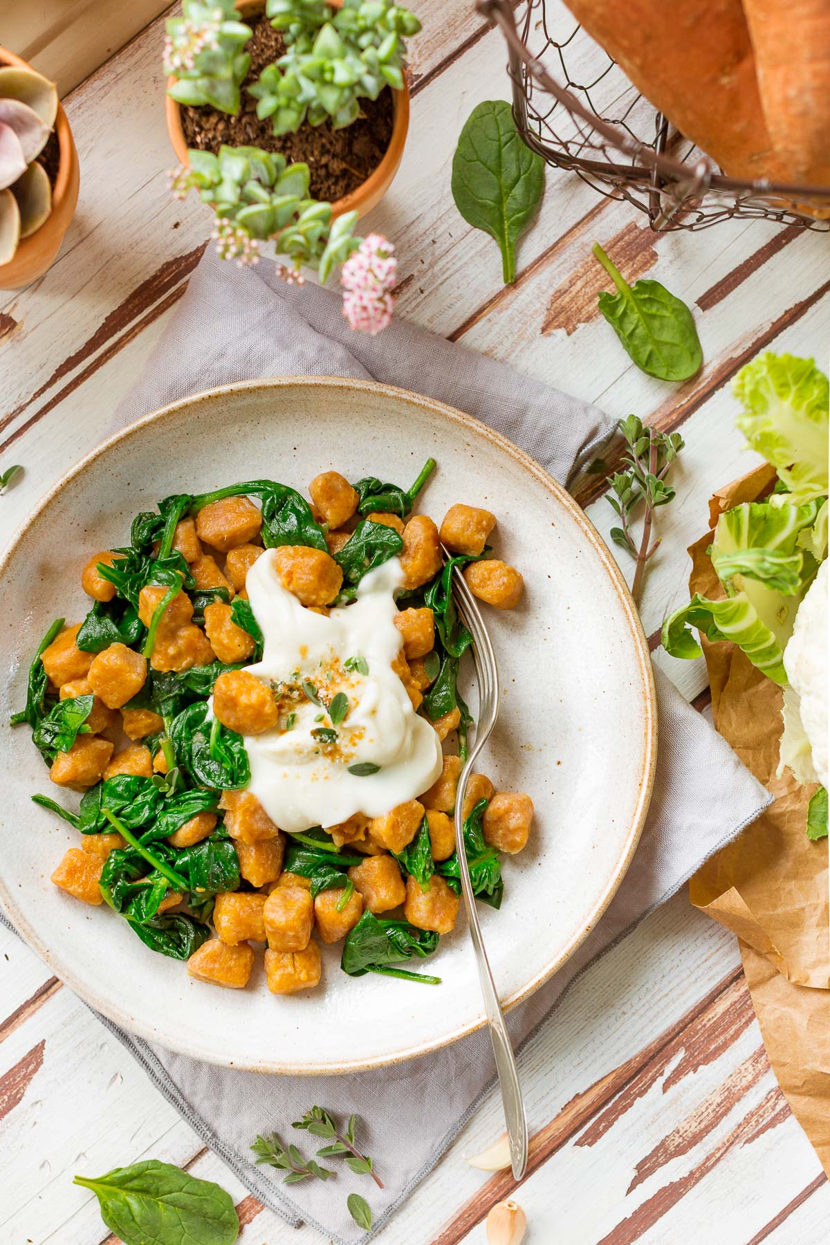 Gnocchi di patate dolci vegan + salsa di cavolfiore e spinaci