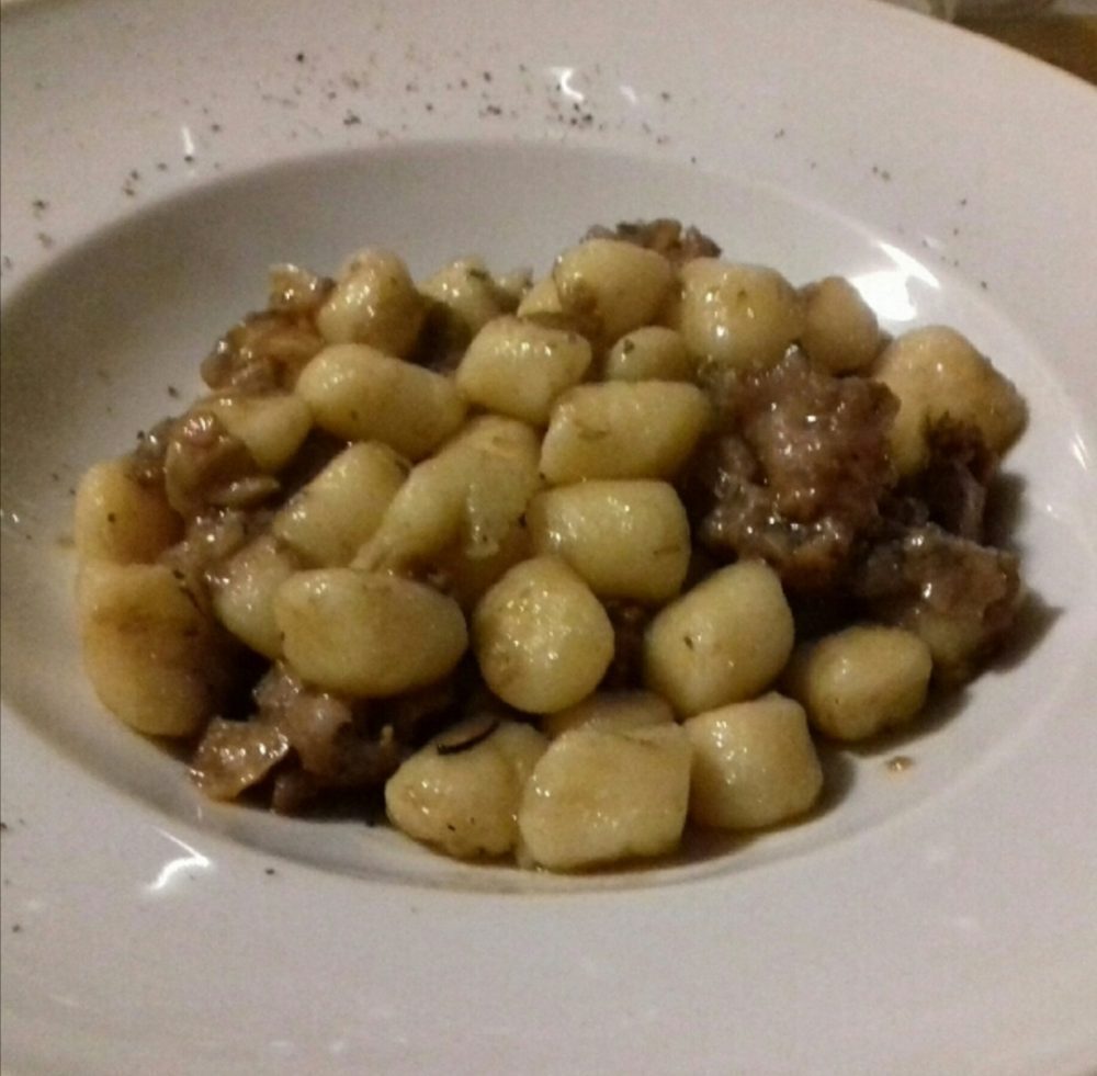 Gnocchi di patate funghi porcini e salsiccia