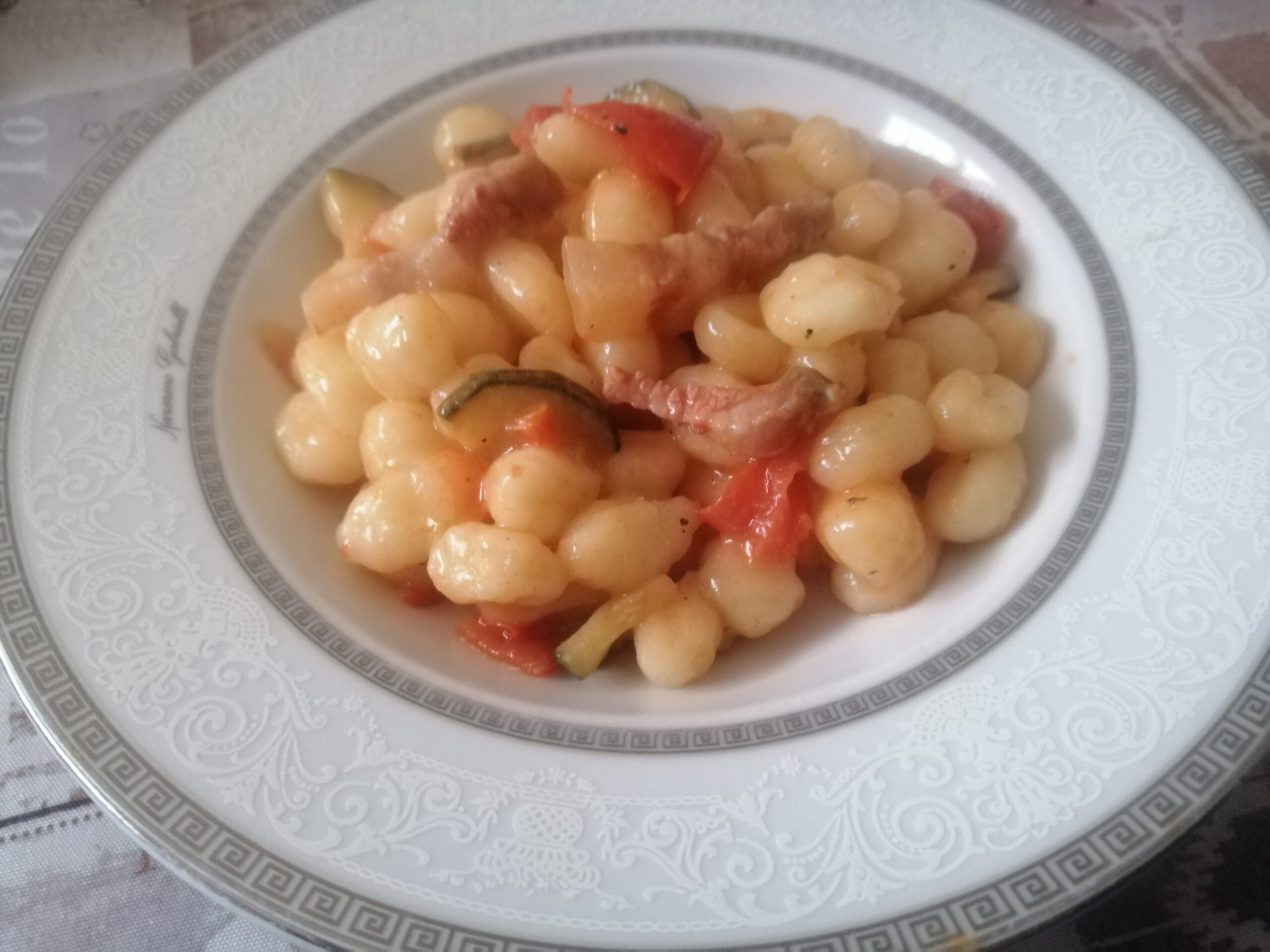 Gnocchi di patate guanciale e zucchine