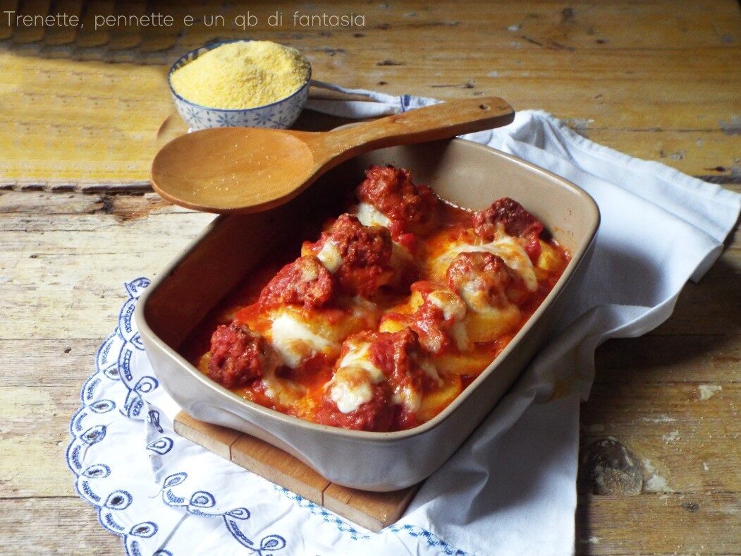 Gnocchi di polenta al forno con sugo di salsiccia