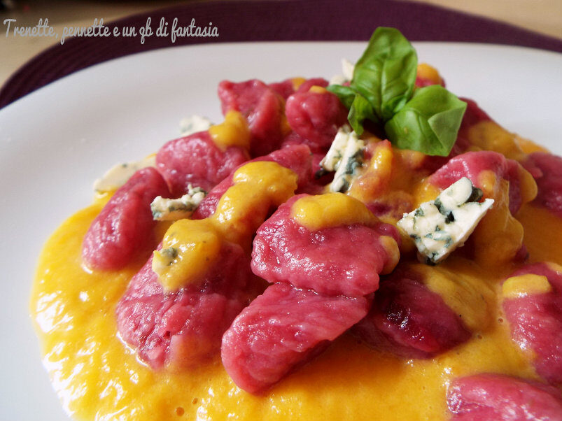 Gnocchi di rapa rossa con zucca e gorgonzola
