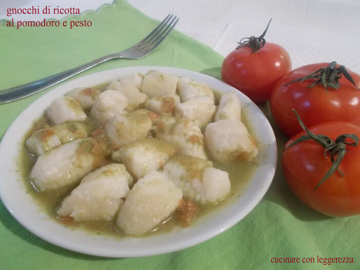 Gnocchi di ricotta al pomodoro e pesto