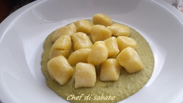 Gnocchi di ricotta con crema di piselli