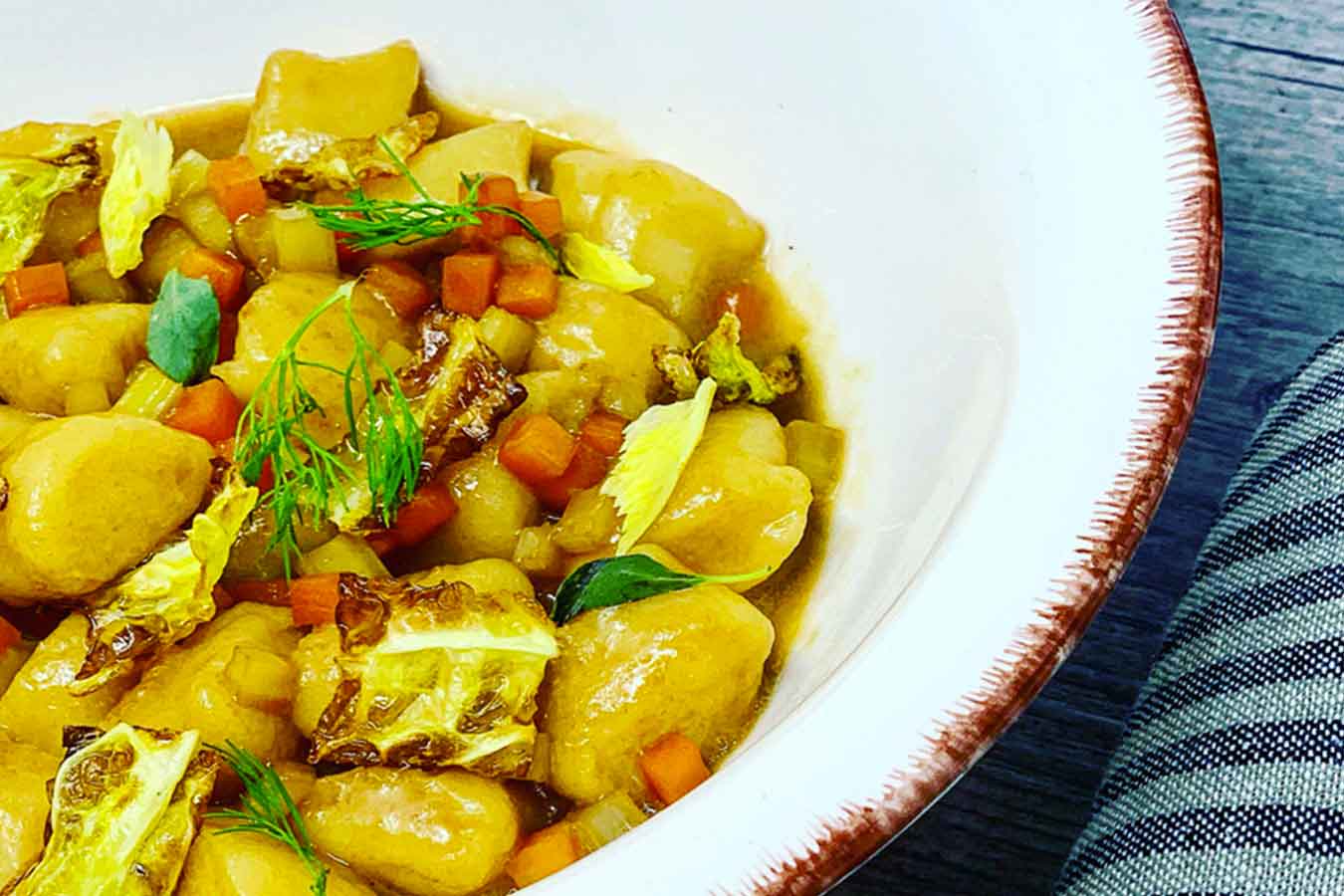 Gnocchi di ricotta con fondo bruno di verdure