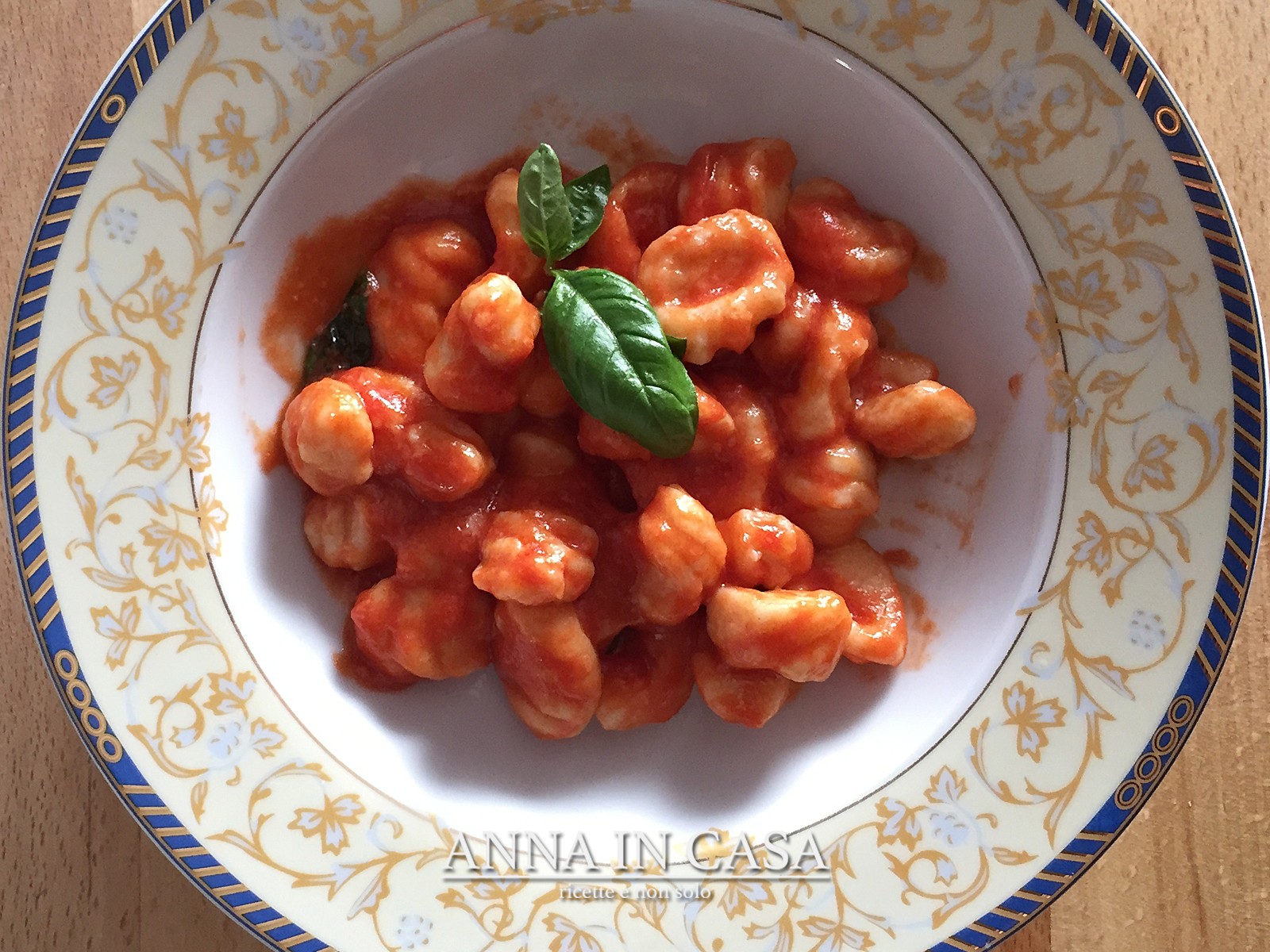 Gnocchi di ricotta con salsa di pomodoro e basilico