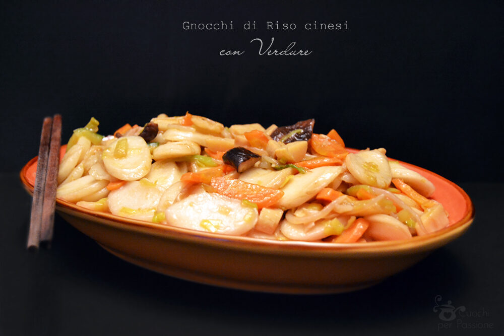 Gnocchi di riso cinesi con verdure