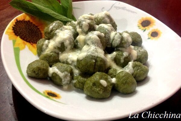 Gnocchi di spinaci con ricotta e maccagno