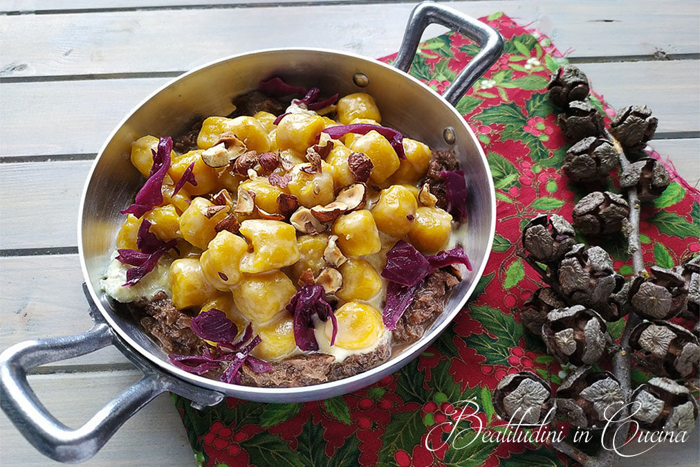 Gnocchi di zucca con radicchio, gorgonzola e nocciole
