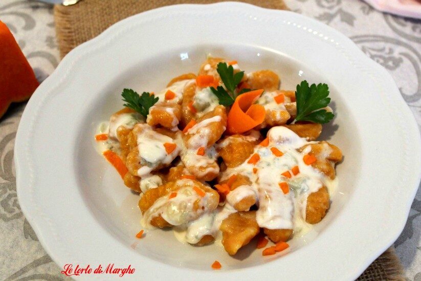 Gnocchi di zucca con salsa al gorgonzola