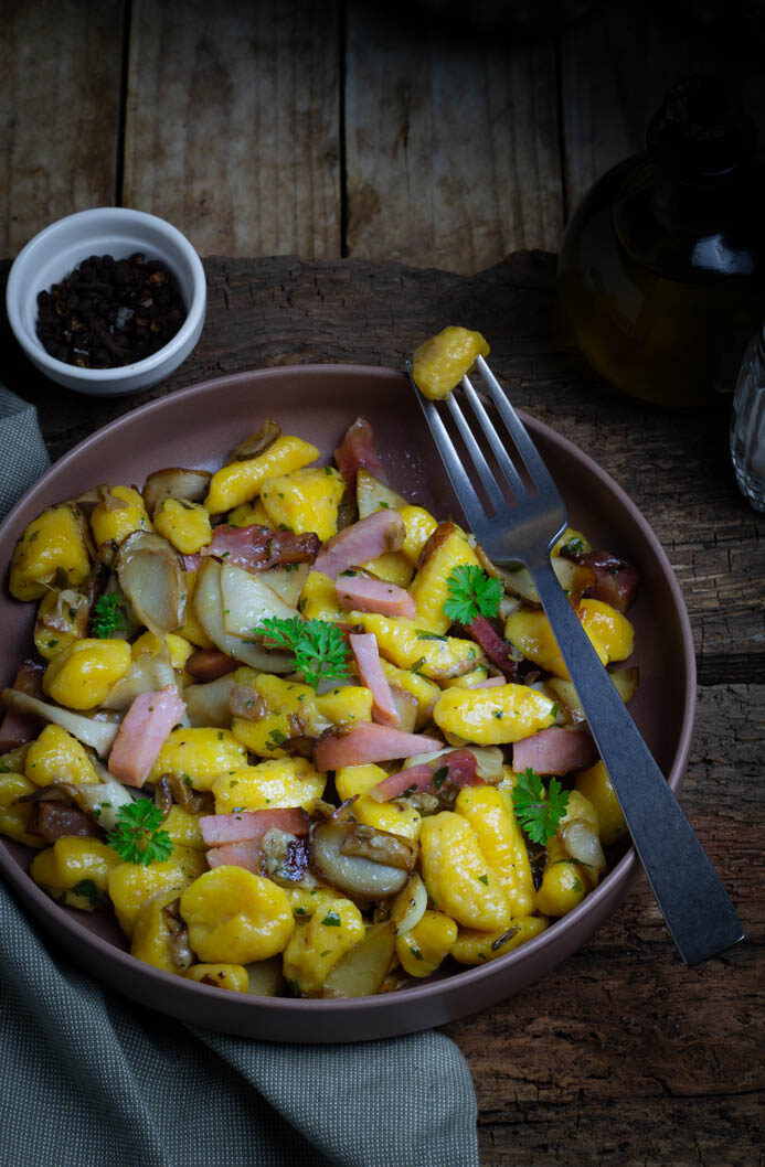 Gnocchi di zucca porcini e speck