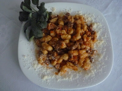 Gnocchi fatti in casa con salsiccia