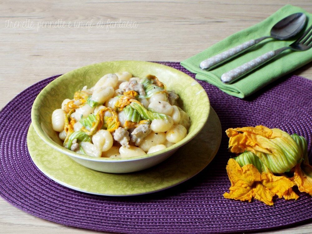 Gnocchi fiori di zucca, salsiccia e gorgonzola