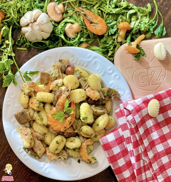 Gnocchi funghi e gamberi