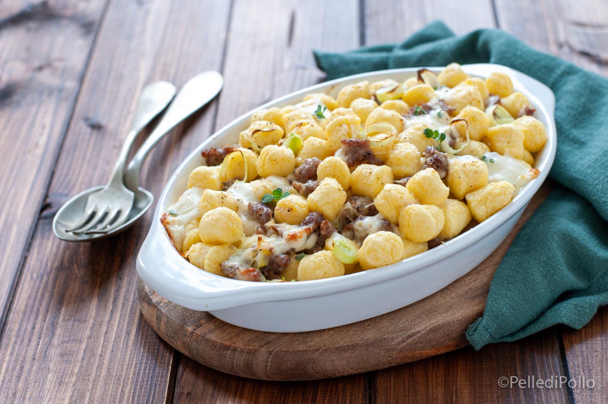 Gnocchi gratinati con salsiccia e crescenza