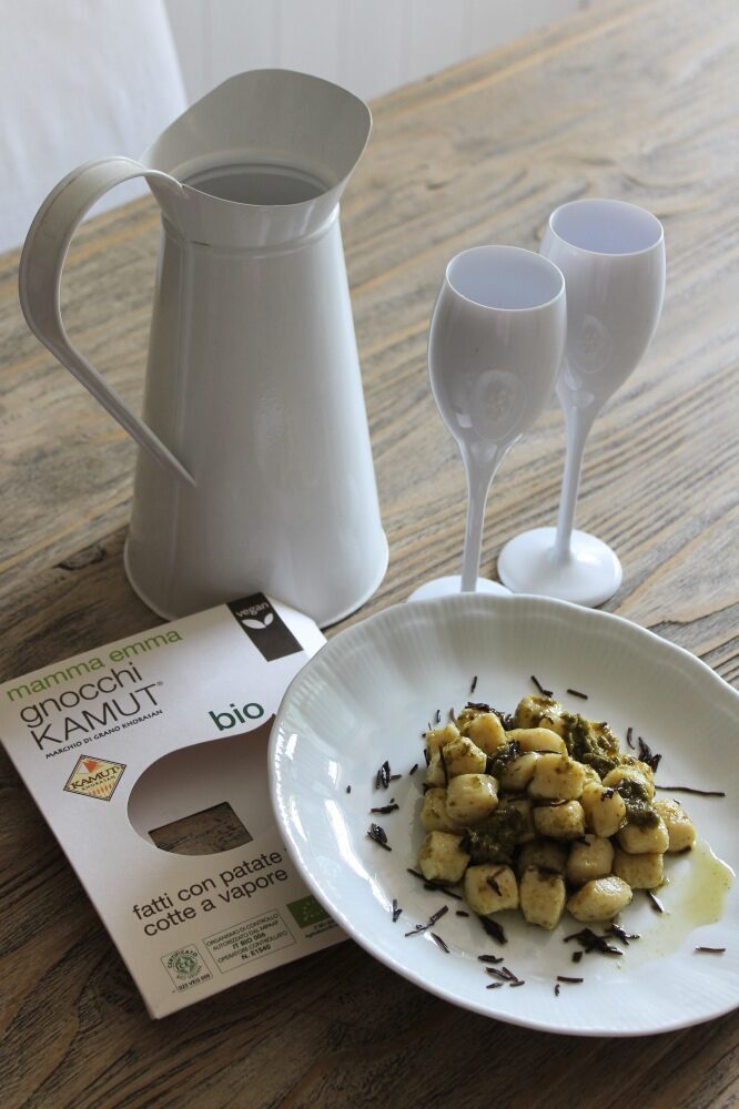 Gnocchi kamut mamma emma con arame aromatizzata e crema di crescione – la mistery box vegan di mamma emma