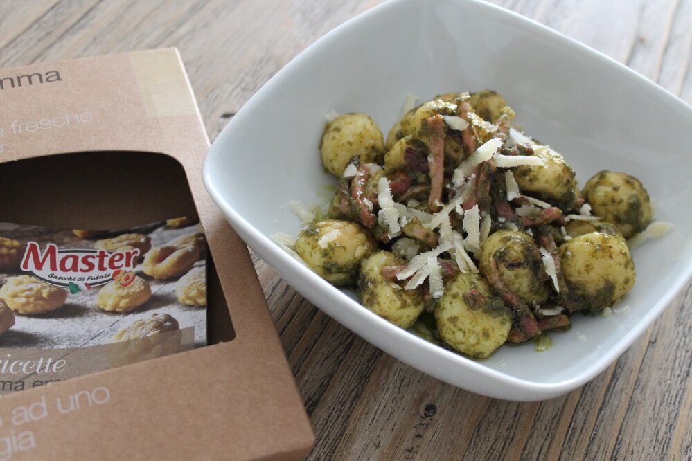 Gnocchi master mamma emma al pesto e speck