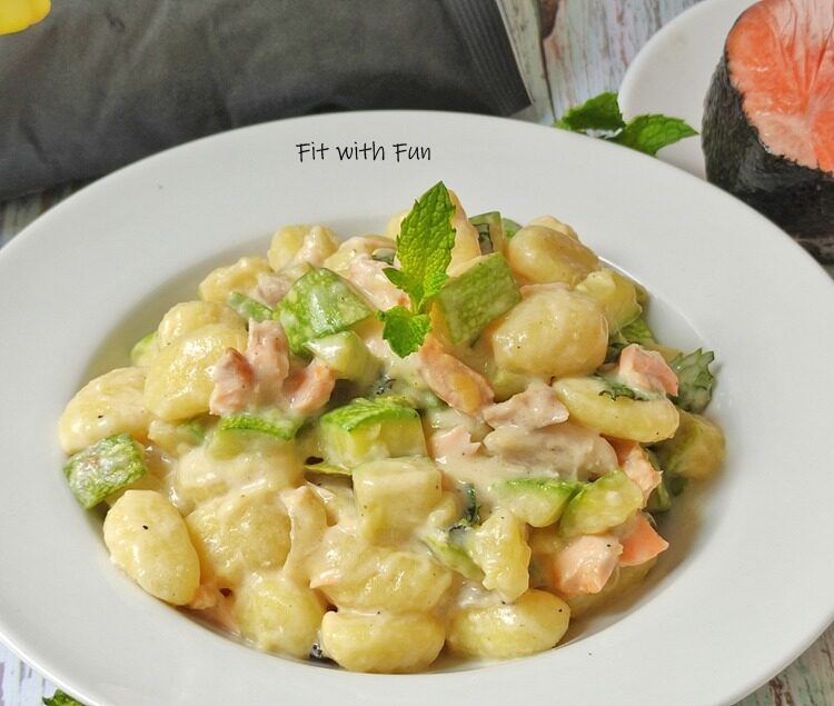 Gnocchi panna zucchine e salmone proteici e senza burro
