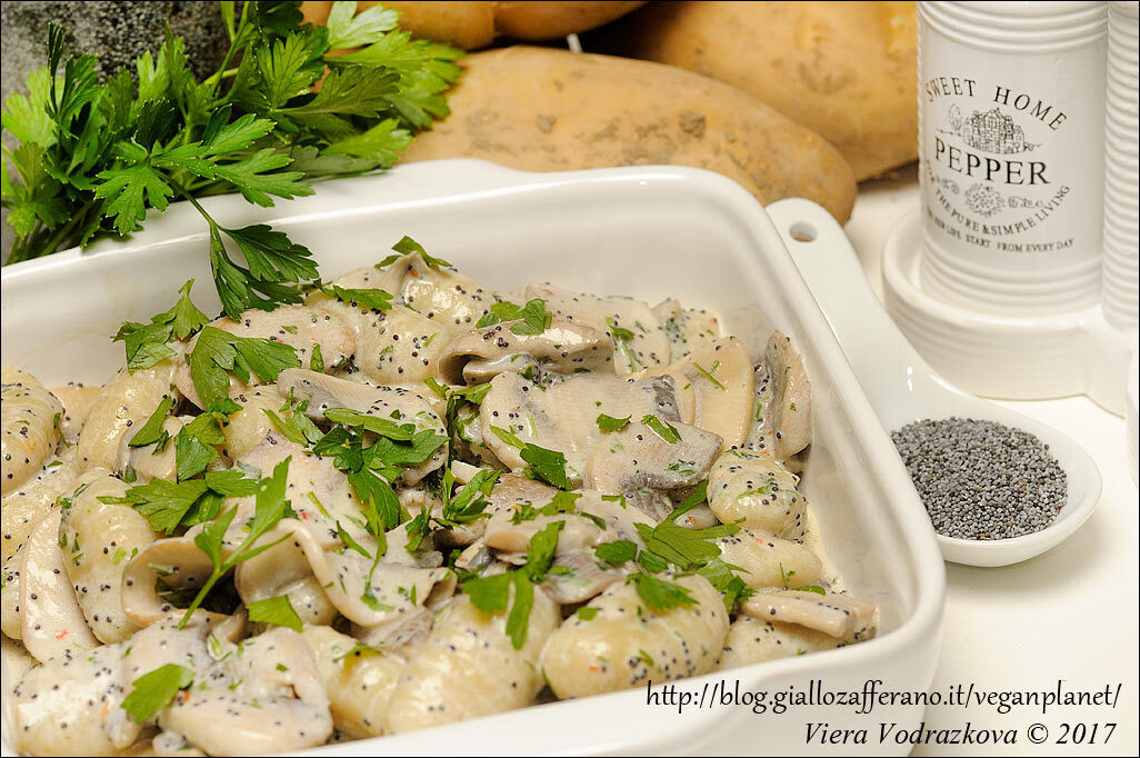 Gnocchi pasticciati con semi di papavero
