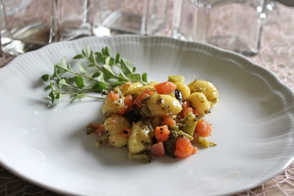Gnocchi salmone, taggiasche e broccoli