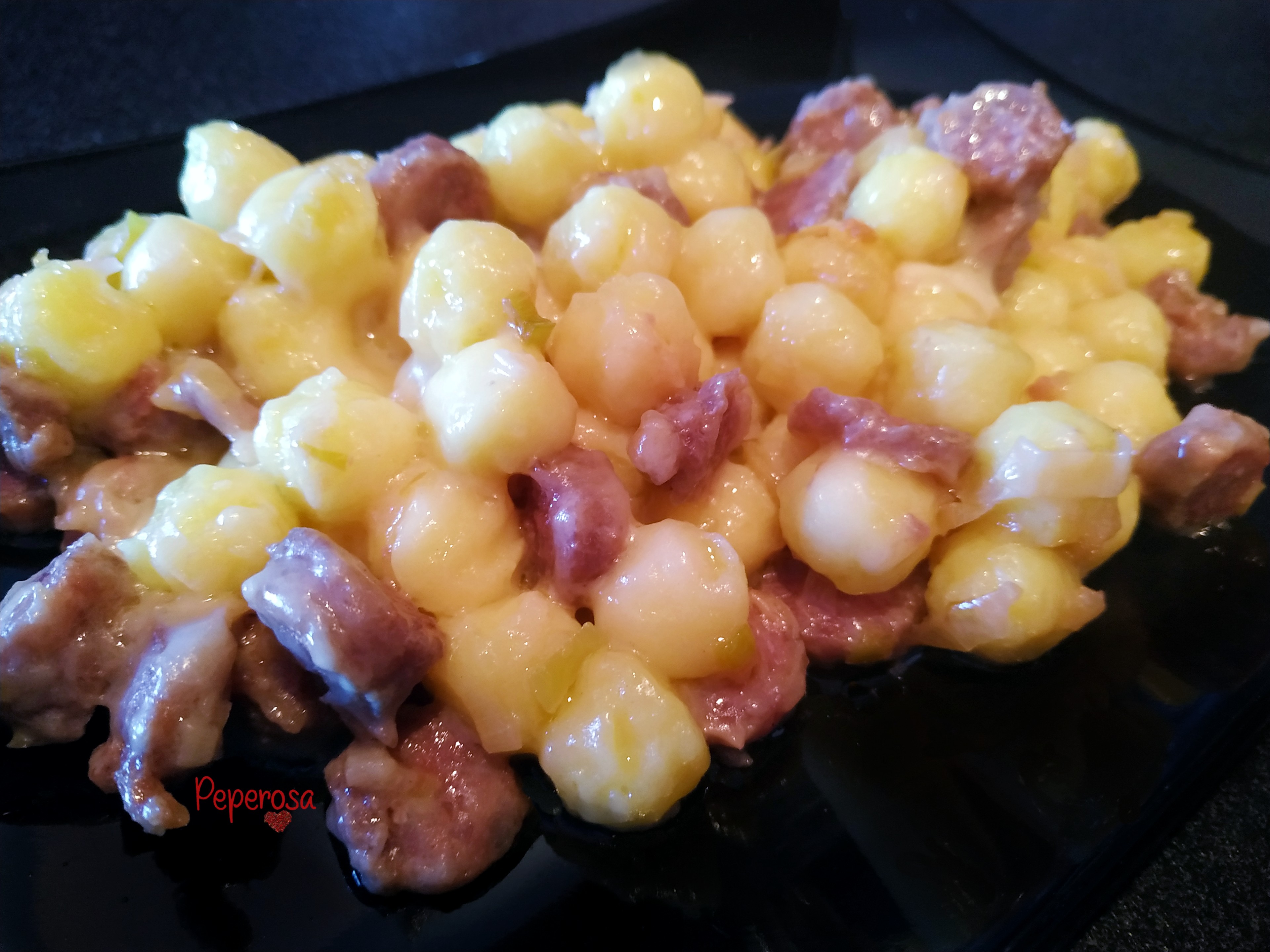 Gnocchi salsiccia porro e taleggio