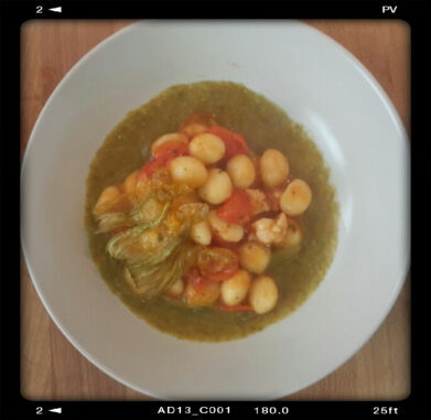 Gnocchi su crema di fiori di zucca