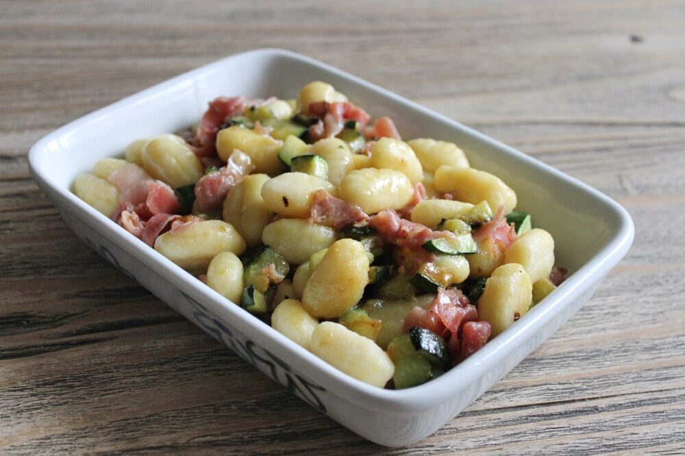 Gnocchi zucchine e speck