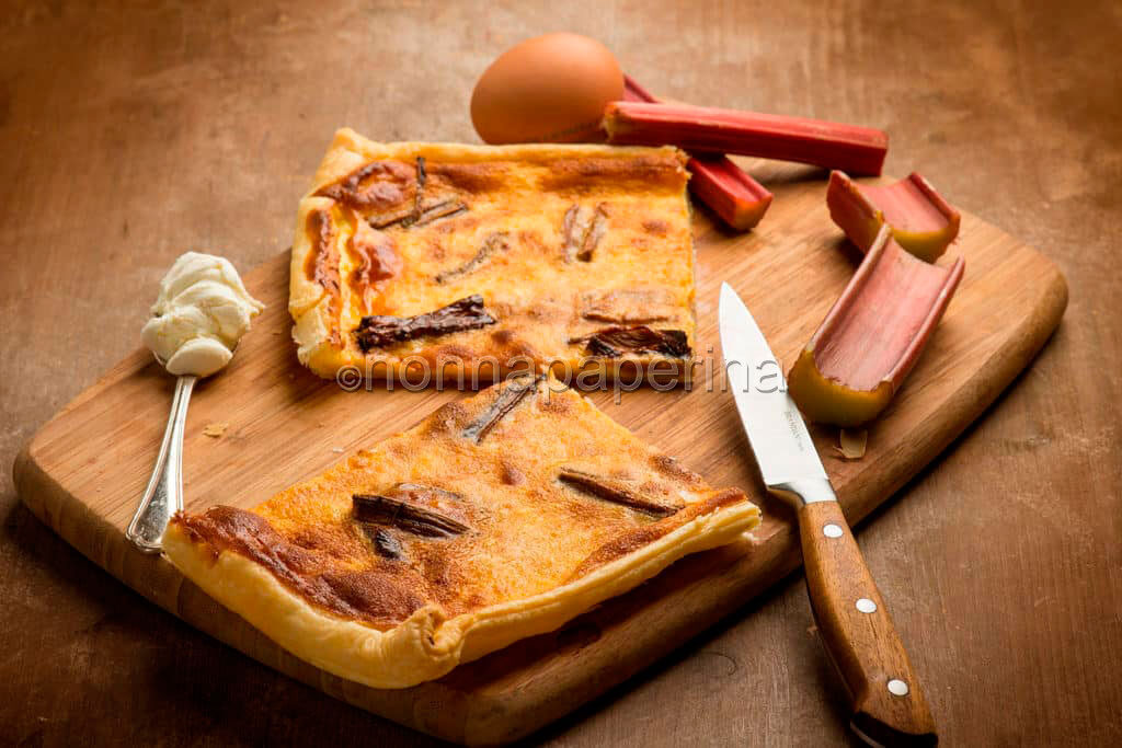 Golosa sfoglia con rabarbaro e formaggio fresco