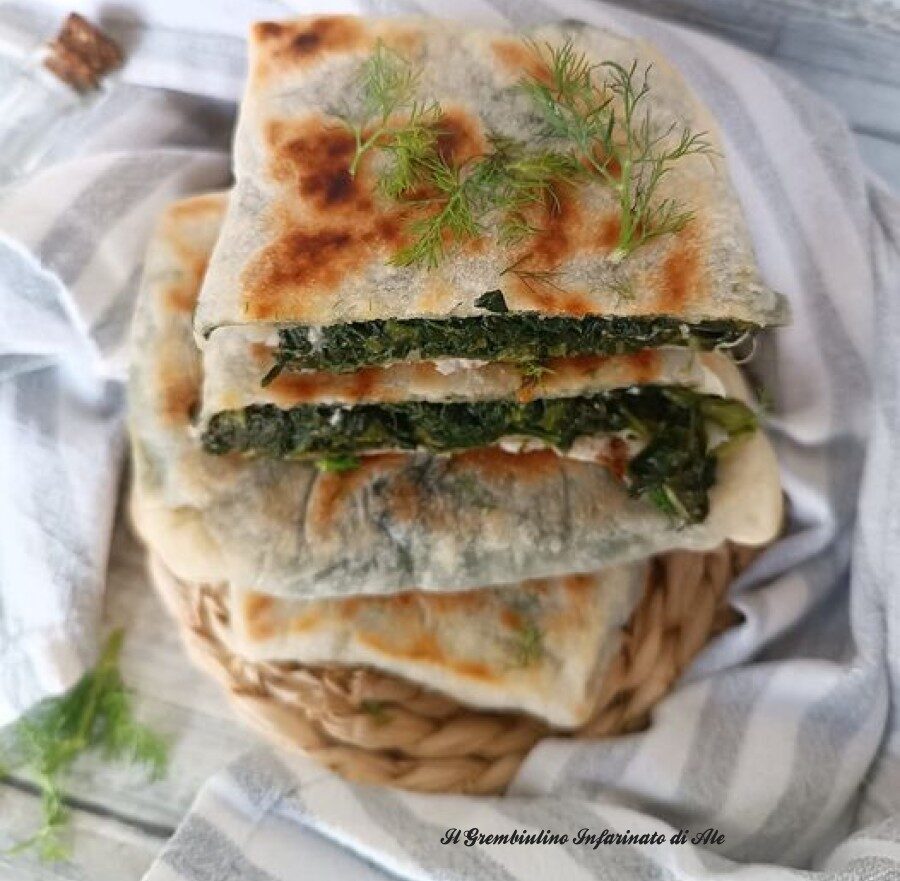 Gozleme con feta e spinaci