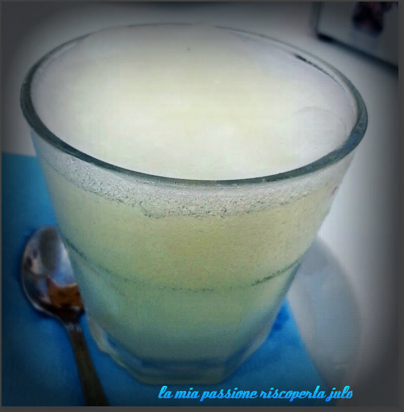 Granita al bicchiere limone zucchero granulosa limone siciliani