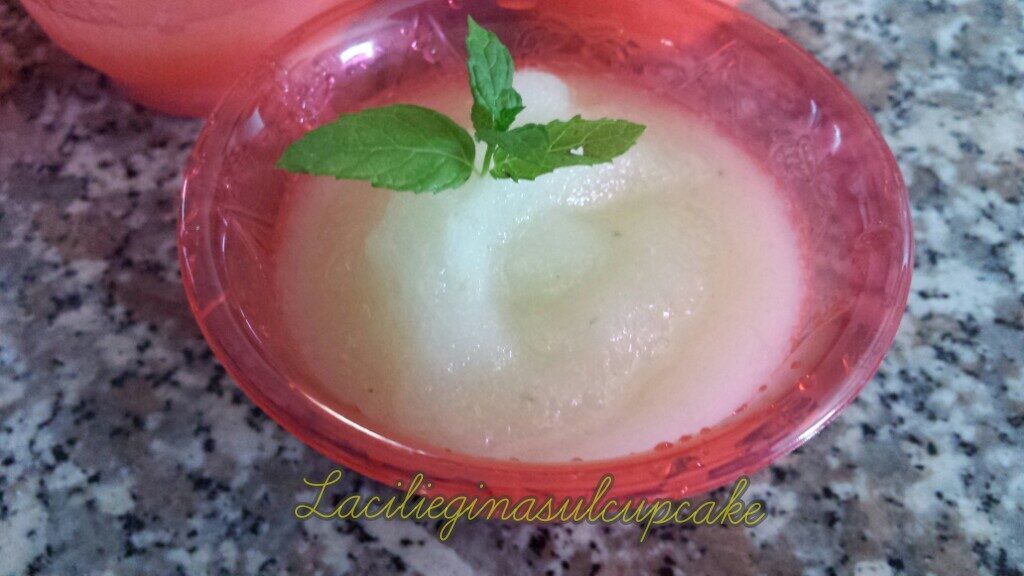 Granita al limone: ricetta per fare la granita a casa con è senza bimby