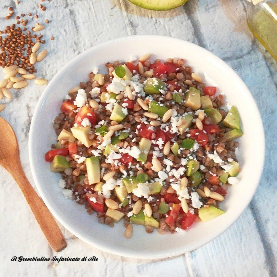 Grano saraceno con avocado pinoli e feta greca