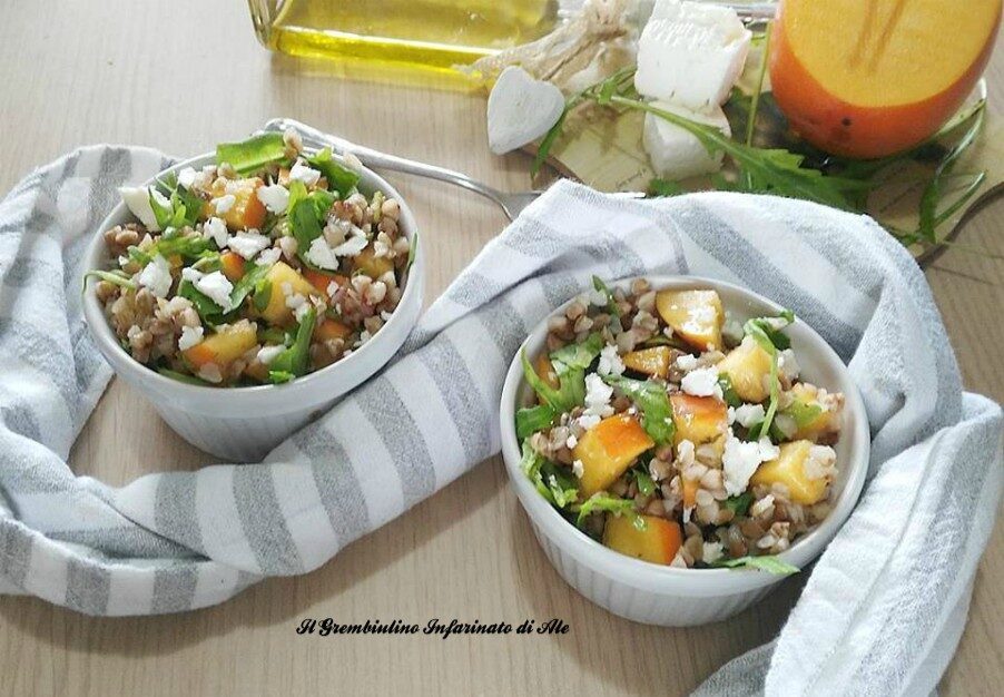 Grano saraceno con cachi mela e sbriciolata di feta