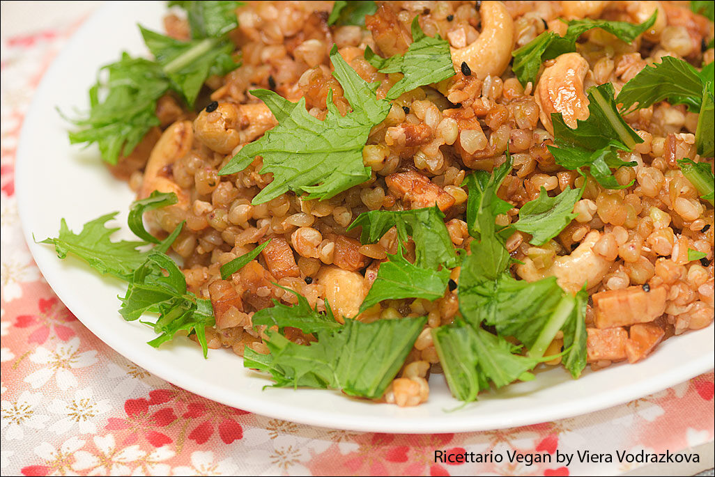 Grano saraceno con tempeh speziato senza glutine