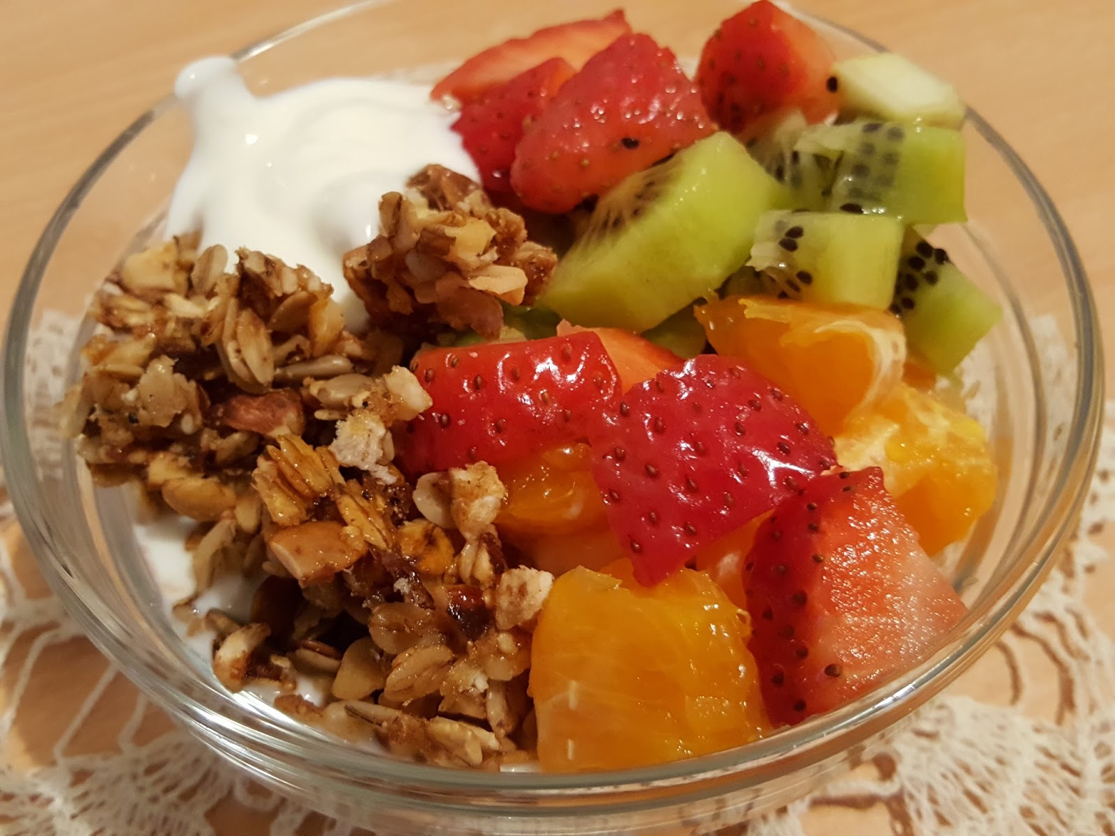 Granola con fiochi d’avena, noci e fichi, al miele