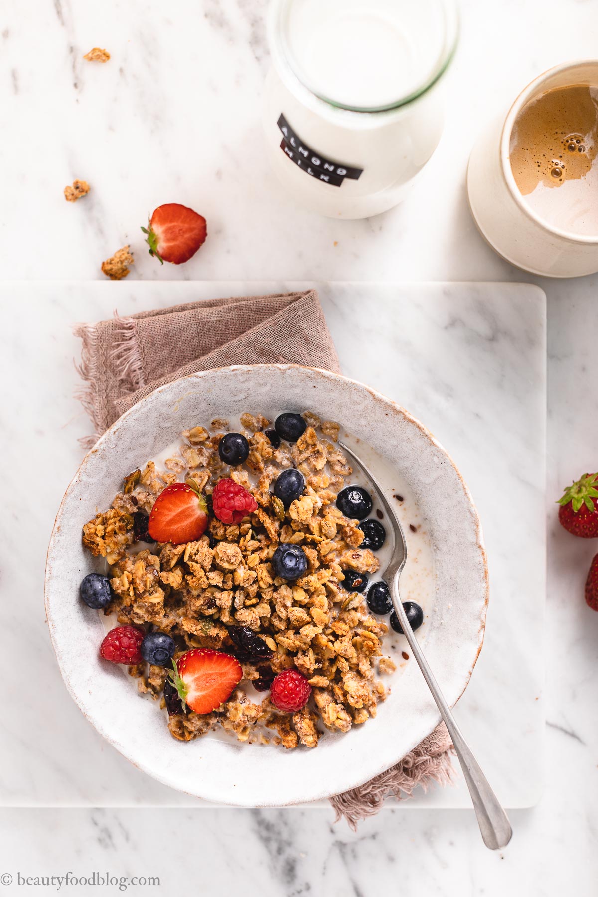 Granola con okara di mandorle zero waste almond pulp granola