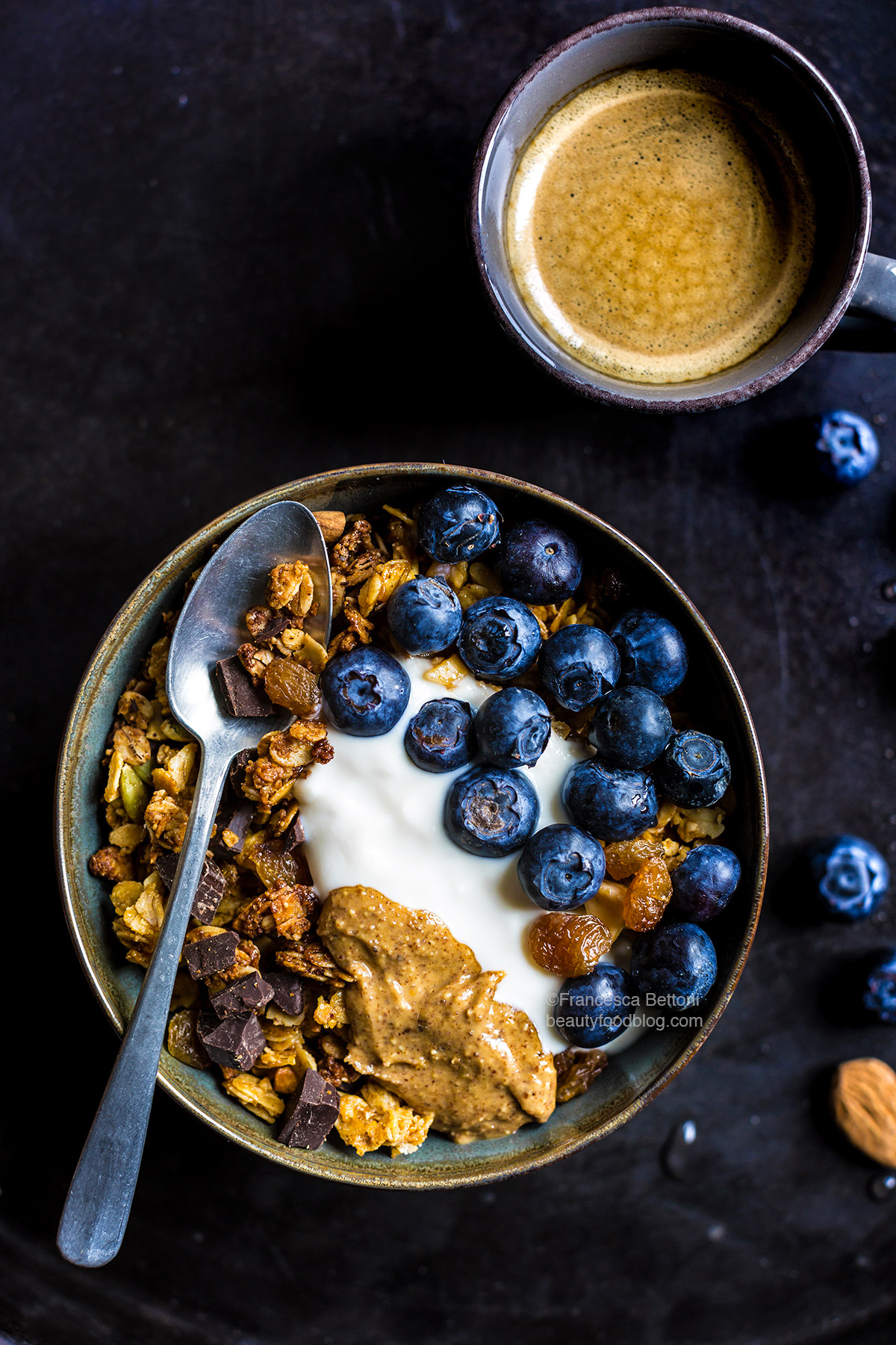 Granola vegan cioccolato cocco e mandorle – croccante – senza glutine