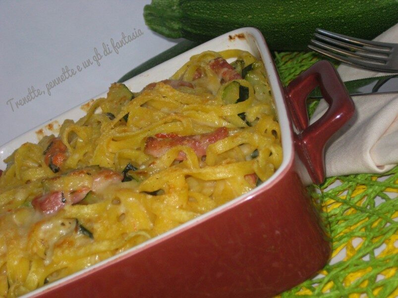 Gratin di fettuccine con zucchine e guanciale