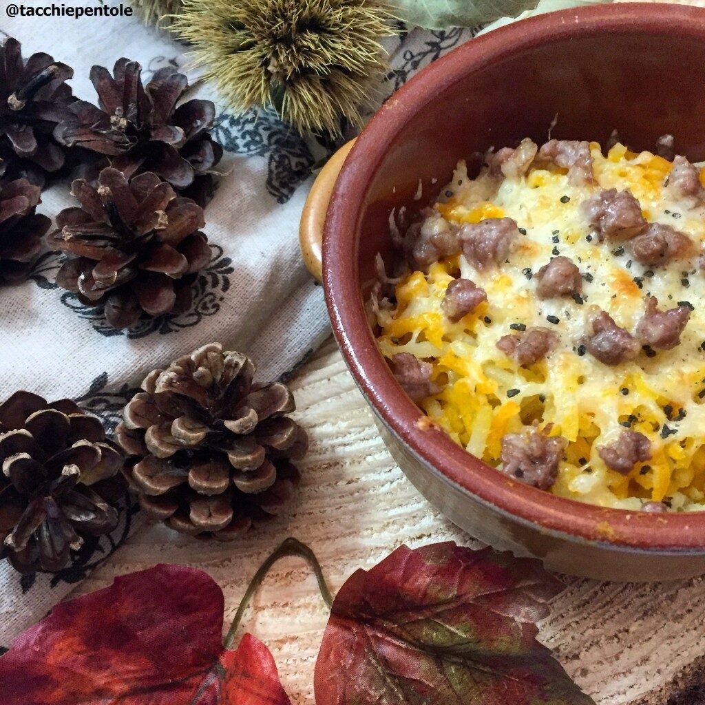 Gratin di zucca e patate con salsiccia e provola filante