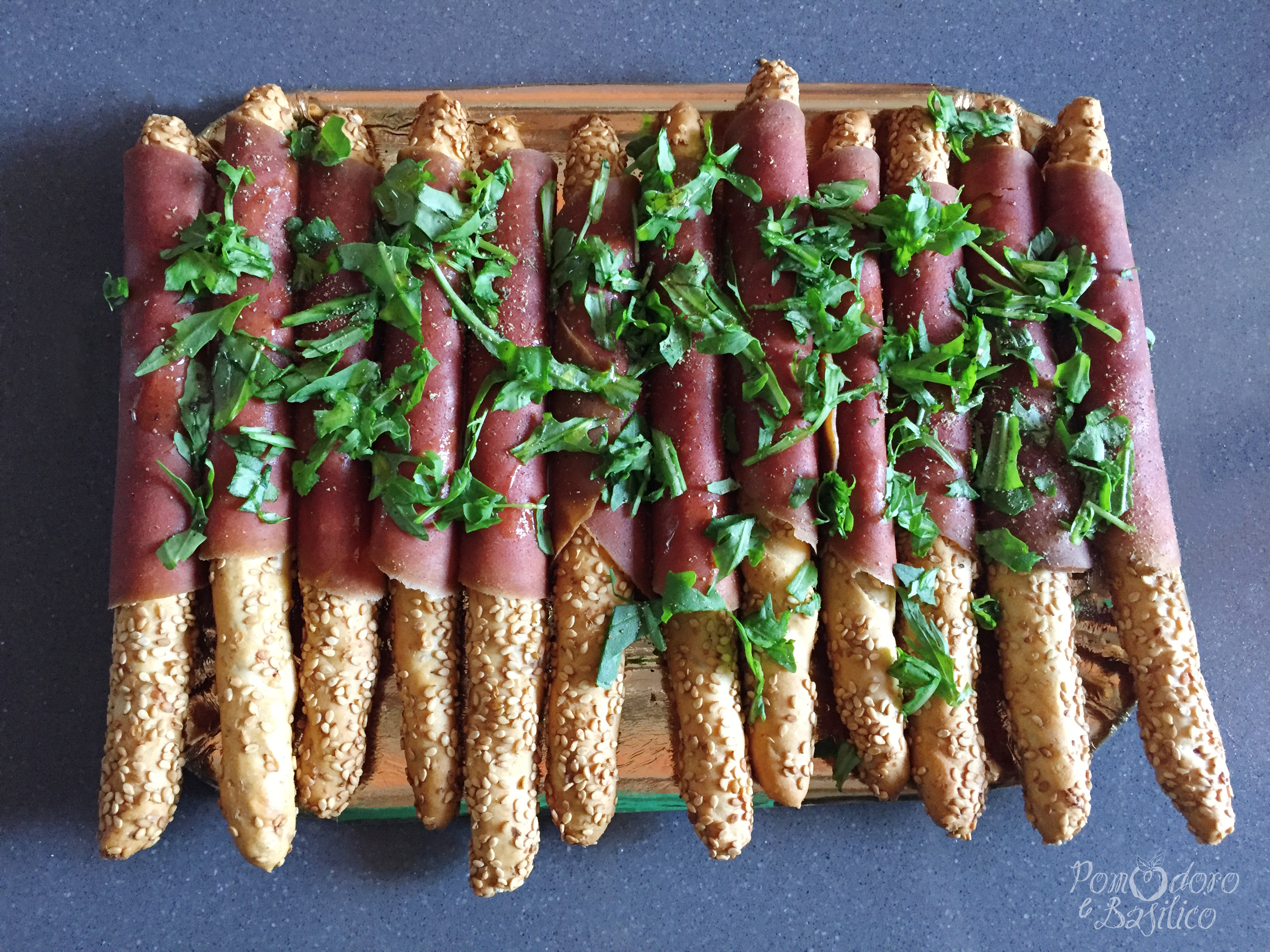 Grissini con carpaccio di mopur e rucola