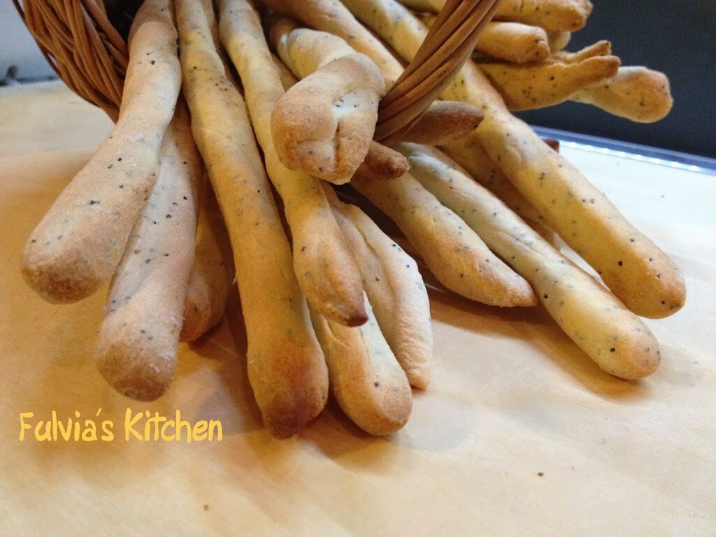 Grissini con pasta madre e semi di papavero