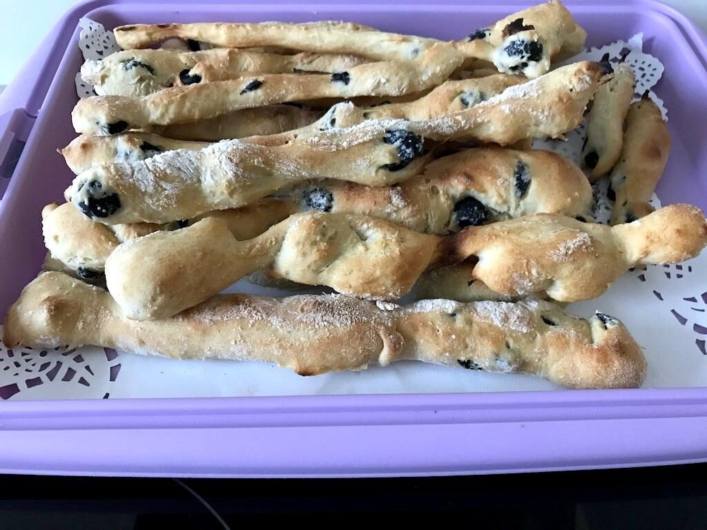 Grissini croccanti alle olive