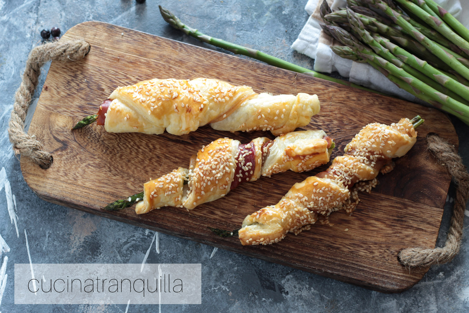 Grissini di asparagi e speck