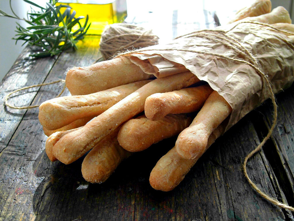 Grissini di pane fatti in casa, semplici e gustosi