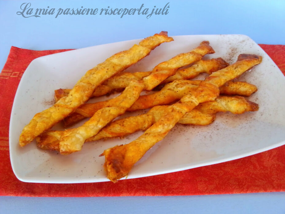 Grissini di pasta sfoglia con pepe
