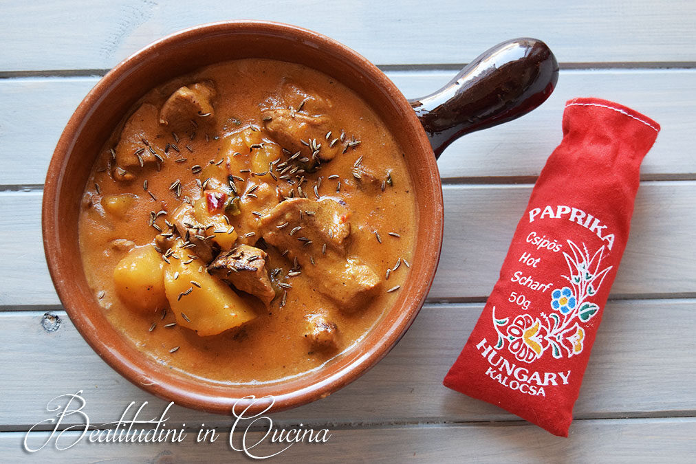 Gulash ungherese: gulyás-leves ricetta tradizionale