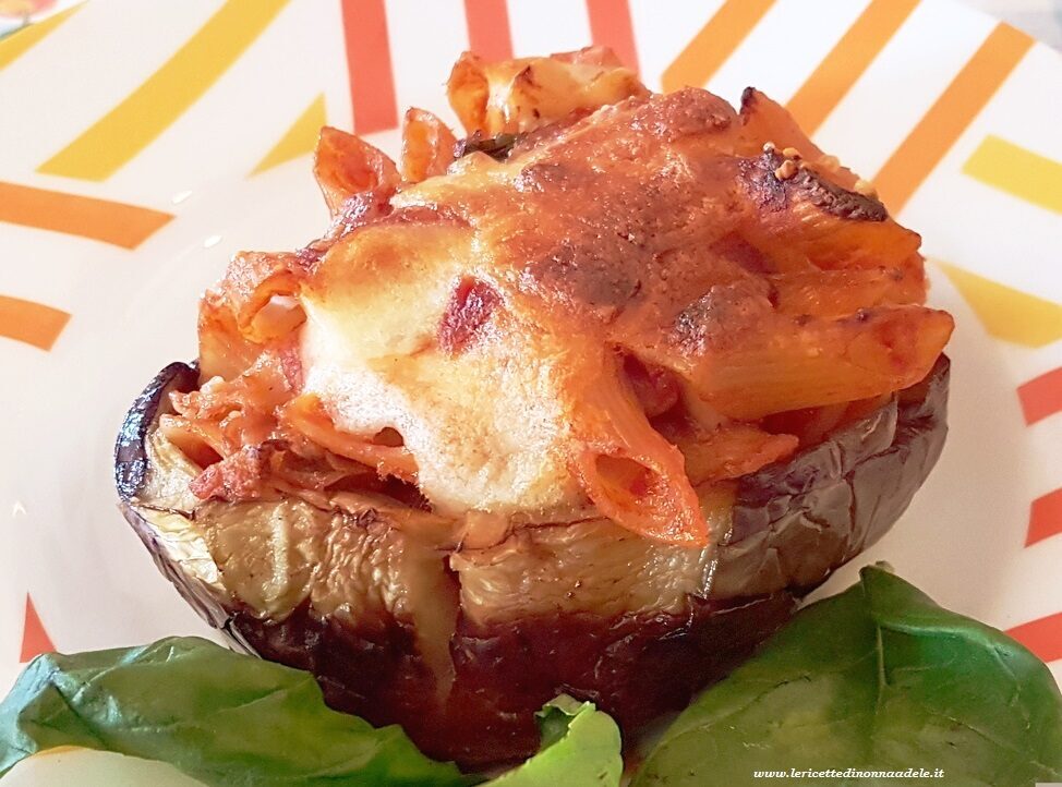 Gusci di melenzane ripiene di pasta al forno