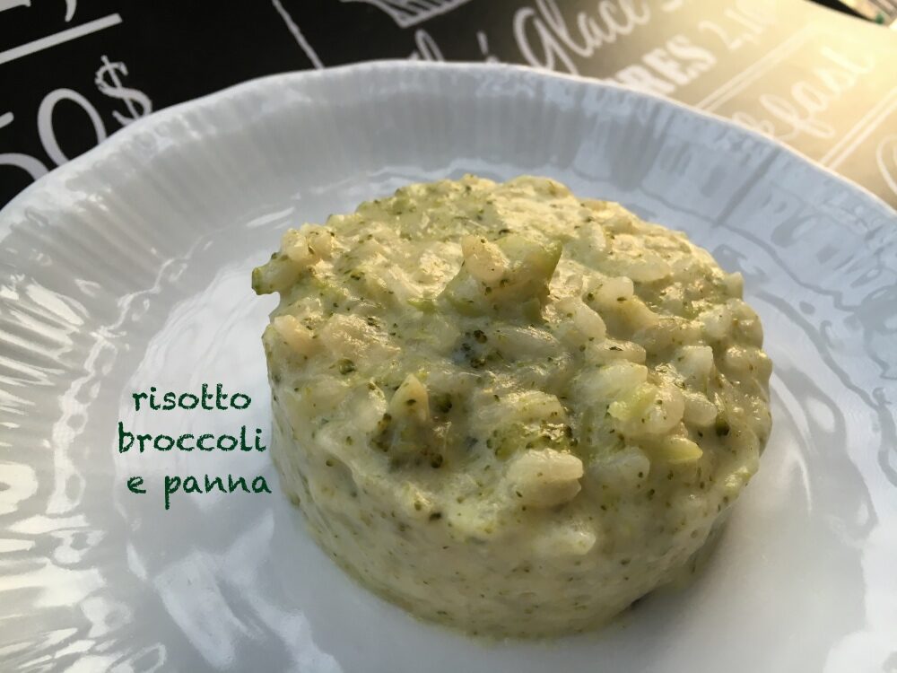 Gustoso risotto verde con broccoli e panna
