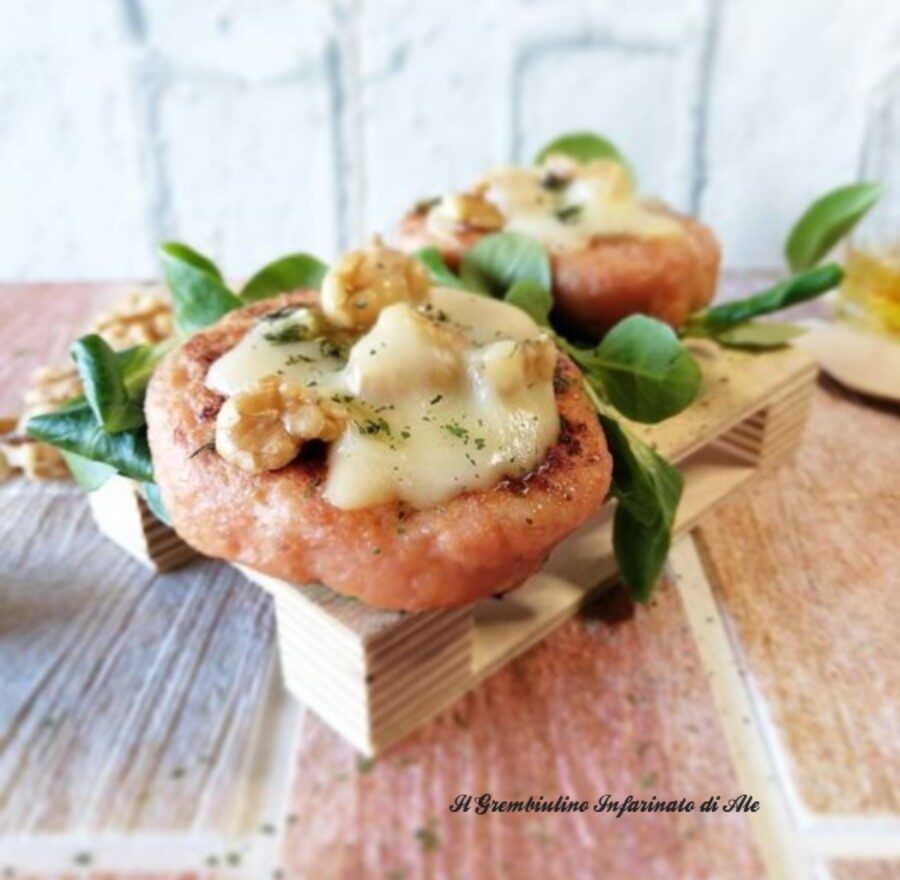 Hamburger di pollo con noci e fontina