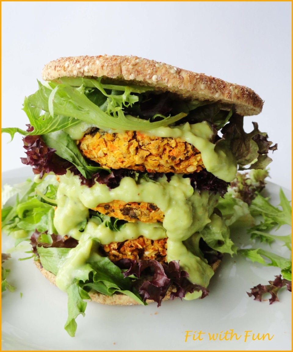 Hamburger vegani di falafel alle erbe e carote